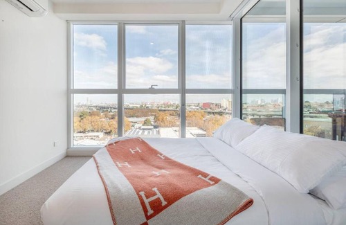 North Melbourne Apartment | 'The Fawn' Relish in Sub-Penthouse Panorama