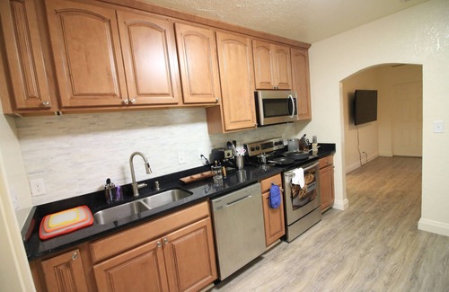 Little Ranches House | The Fillmore Suite B