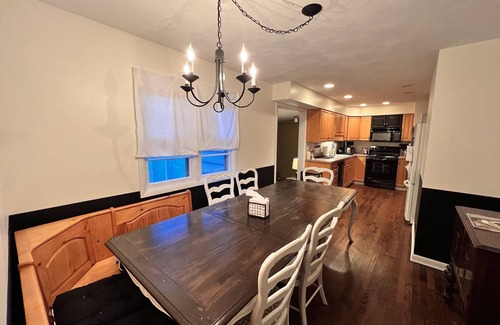 Cazenovia House | The “Finest” Cozy Lake Town Hideaway!