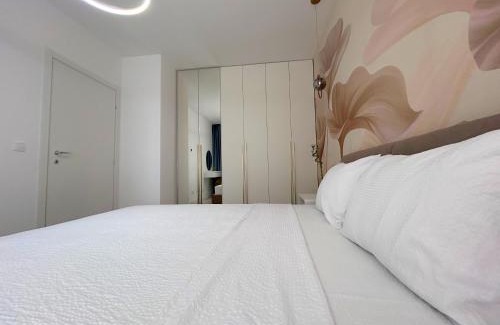 Calea Sever Bocu Apartment | The First House
