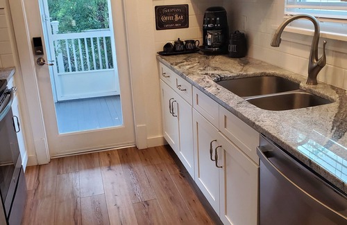 Mount Dora Cottage | "THE FISHERMAN'S COTTAGE" # 1 DESTINATION Rental in Historic District~Mount Dora