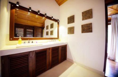 Galagedara Hotel | The Flame Tree Estate & Hotel