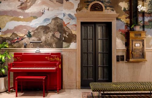 Downtown Asheville Hotel | The Flat Iron Hotel