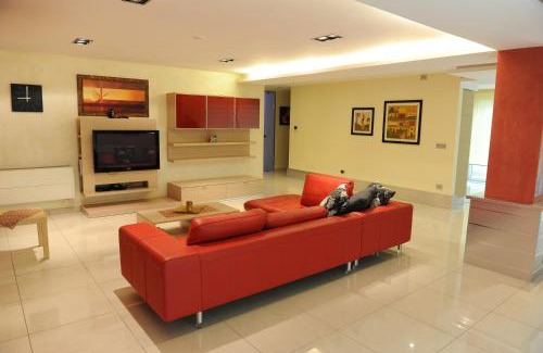 Magazzeno Apartment | THE FLOWERs