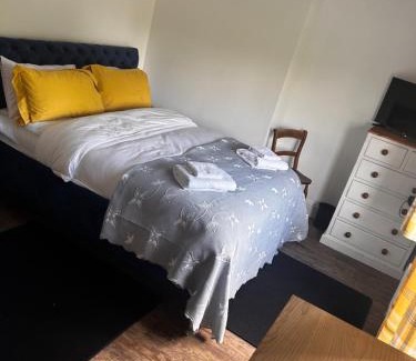 Gateshead House | The Follonsby hot tub Retreat with own bar near city centre