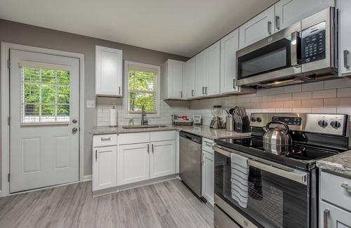 East Raleigh Apartment | The Forest Downtown Raleigh ~Newly Renovated