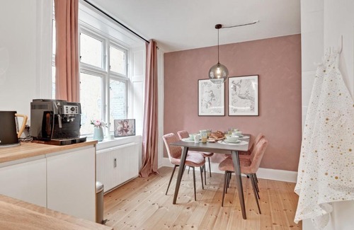 København V Apartment | The Forest Green Apartment