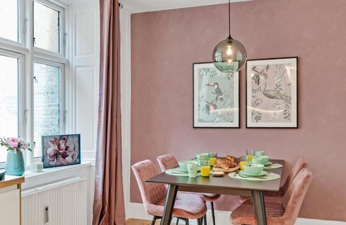 København V Apartment | The Forest Green Apartment