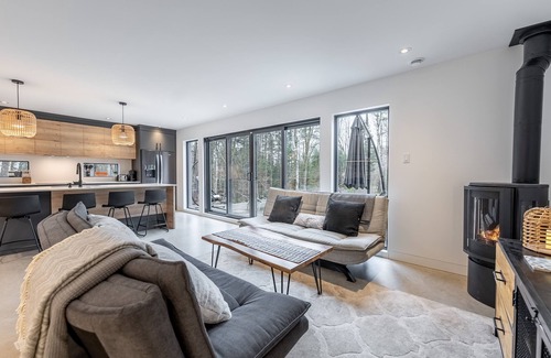 Argenteuil Regional County Municipality Ski Chalet | The Forest Hideaway | Sauna | Spa | Single Storey