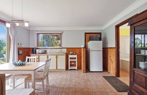 Pemberton Cottage | The Forest Lodge Homestead Cottage with Lake view, Romantic Stay