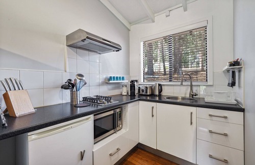 Pemberton Apartment | The Forest Studio Deluxe King Suite with Kitchen and Forest Hill Views
