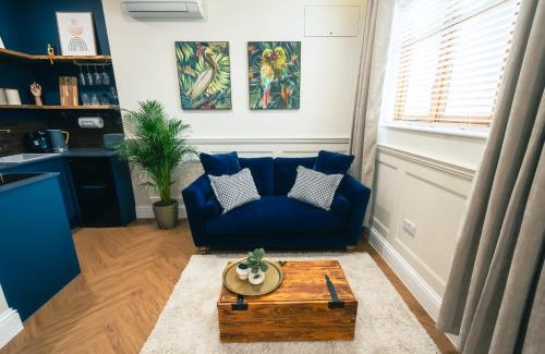Ashby-de-la-Zouch Apartment | The Former New Inn, air conditioning