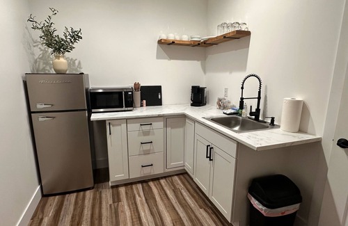 Oakhurst Apartment | The Four Daughters