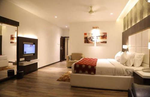 Jalgaon Hotel | The Four Seasons Recreation