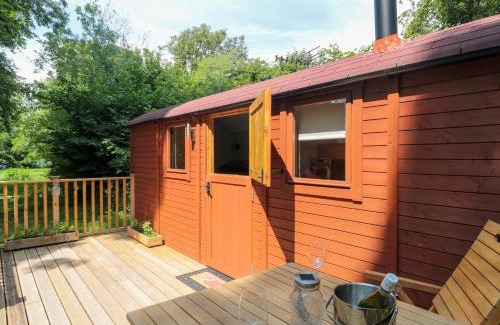 Shepperdine House | The Foxes Den Shepherds Hut