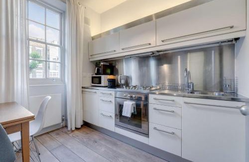Fitzrovia Apartment | The Foxhole - Fitzrovia - by Frankie Says