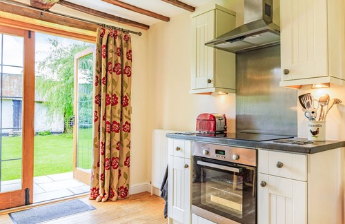 Newton Saint Cyres Cottage | THE FURROW, pet friendly, country holiday cottage in Tedburn St Mary