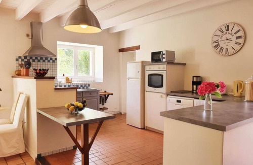 La Celle-Saint-Avant House | The Gîte de Longeville