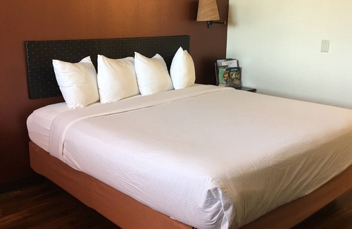 Webster Hotel | The Galley Hotel Bar and Grill