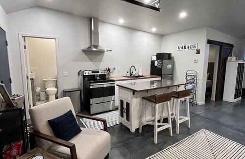 Apache Junction House | The Garage Apt. - a unique desert experience