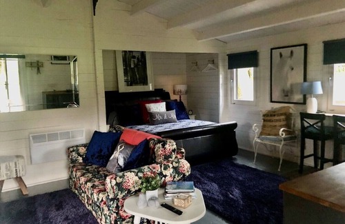 Upper Dicker Cabin | THE GARDEN LODGE AT BROADACRES
