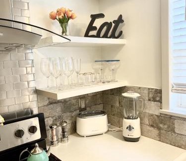 Uptown Apartment | The Garden Room at Galleria