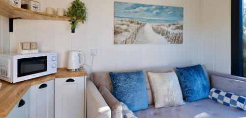Horley Ski Chalet | The Gatwick Cabin With Airport Parking Available