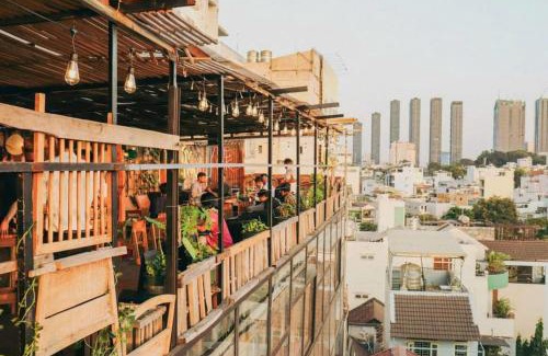 Hang Xanh Hotel | The GK House Hostel, Ecolliving, central city, natural wooden, chill view rooftop, restaurant and cocktail bar