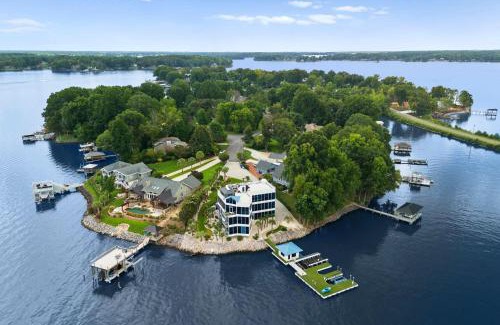 Terrell House | The Glass Mansion w/Optional Boat Rental