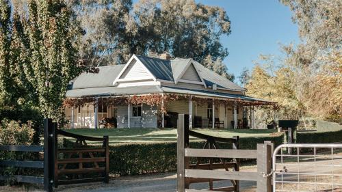 East Wangaratta House | The Glen Farmhouse on Ovens River