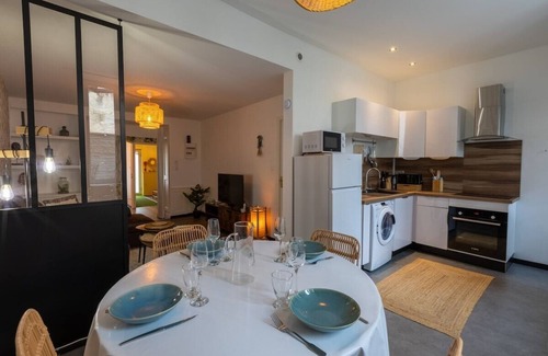 Thouars Apartment | The Globetrotter ~ City Centre ~ Terrace