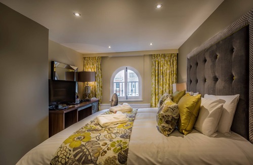 St Ives Hotel | The Golden Lion Hotel, St Ives, Cambridgeshire