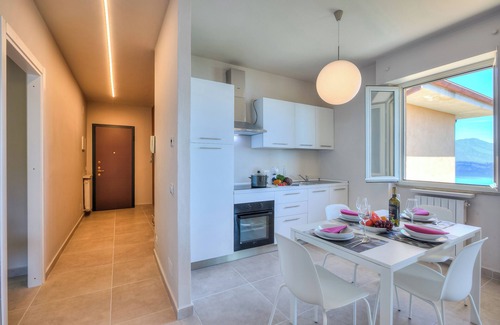Carcioni Apartment | The Golden View, Belgirate, Italy