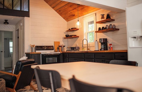 Rye Valley Cabin | The Goodday Getaway - cozy modern mountain cabin