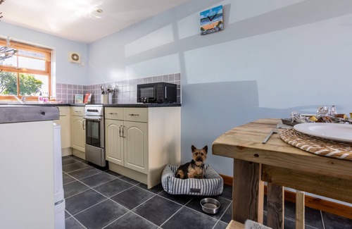 Llanfaelog House | The Granary - A two bed, pet-friendly holiday cottage