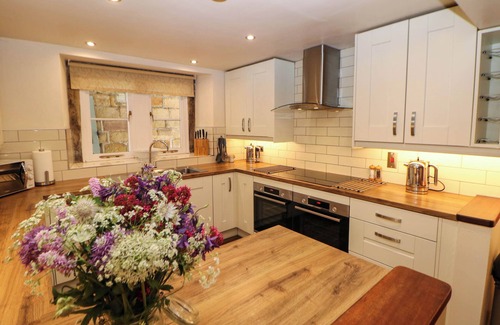 Hopton Cottage | THE GRANARY, family friendly, character holiday cottage in Hopton