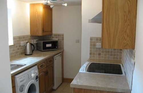 Newark upon Trent House | The Granary Cottage, 10 acres set within the gated grounds of Newstead Abbey.