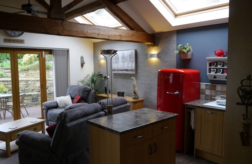 Carleton Apartment | The Granary with hot tub - 2 miles from Skipton