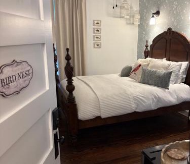 Berkeley Springs Bed & Breakfast | The Grand Castalian Inn Bed and Breakfast