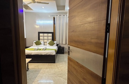 Indirapuram Hotel | The Grand Palace