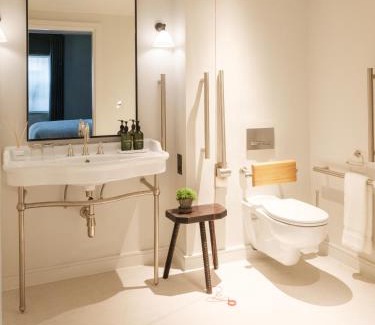 Durnford Hotel | The Great Bustard