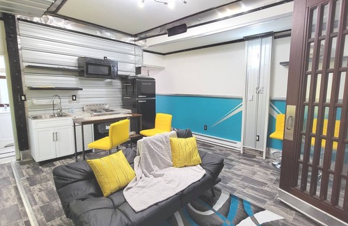 Camden House | The Great Suite With Parking Near Philadelphia