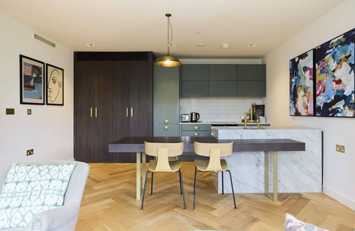 West Hampstead Apartment | The Green Balcony Flat in West Hampstead