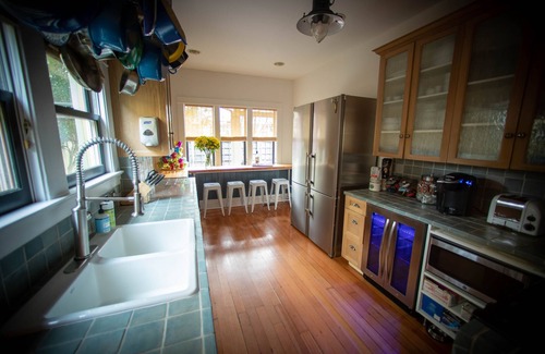 Wallingford House | THE GREENLAKE BUNGALOW - center of seattle