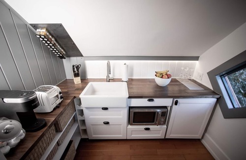 Wallingford House | THE GREENLAKE SUITES - center of seattle