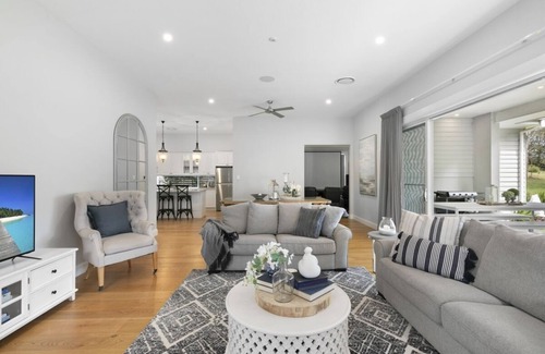 Pokolbin House | The Grey House - Heart of the Hunter