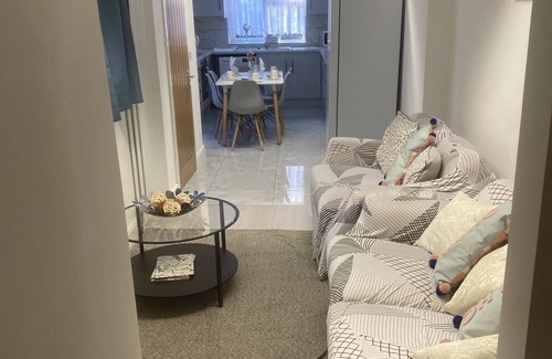 Glyndon House | The Groves 7 bedroom, 7 bathrooms Relaxation House