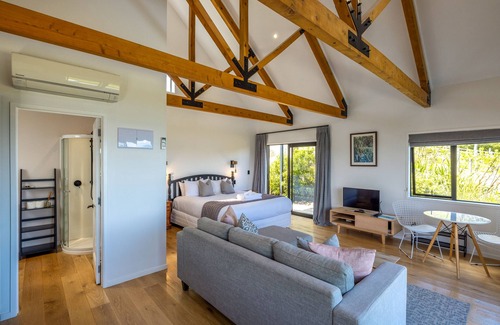 Omiha House | The Guest House at Te Whau Retreat - Stay Waiheke