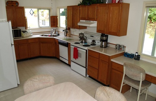 Port Alberni Cottage | "The Guest House" on beautiful Sproat Lake!
