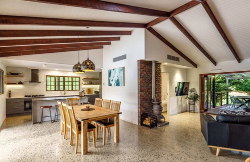 Kiels Mountain House | The Hideaway - Chic Farmhouse 15min to beaches